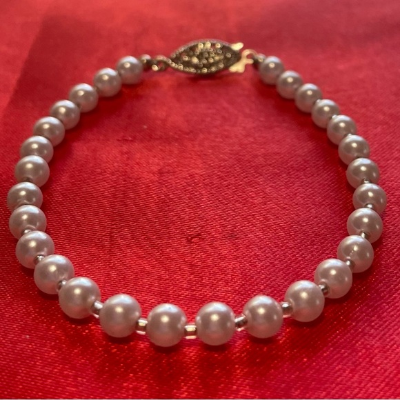 New Pearls Bracelet - Picture 2 of 2